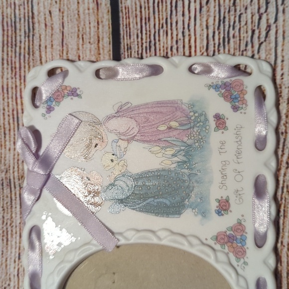 Precious Moments Picture Frame Sharing the Gift of Friendship - Picture 2 of 3